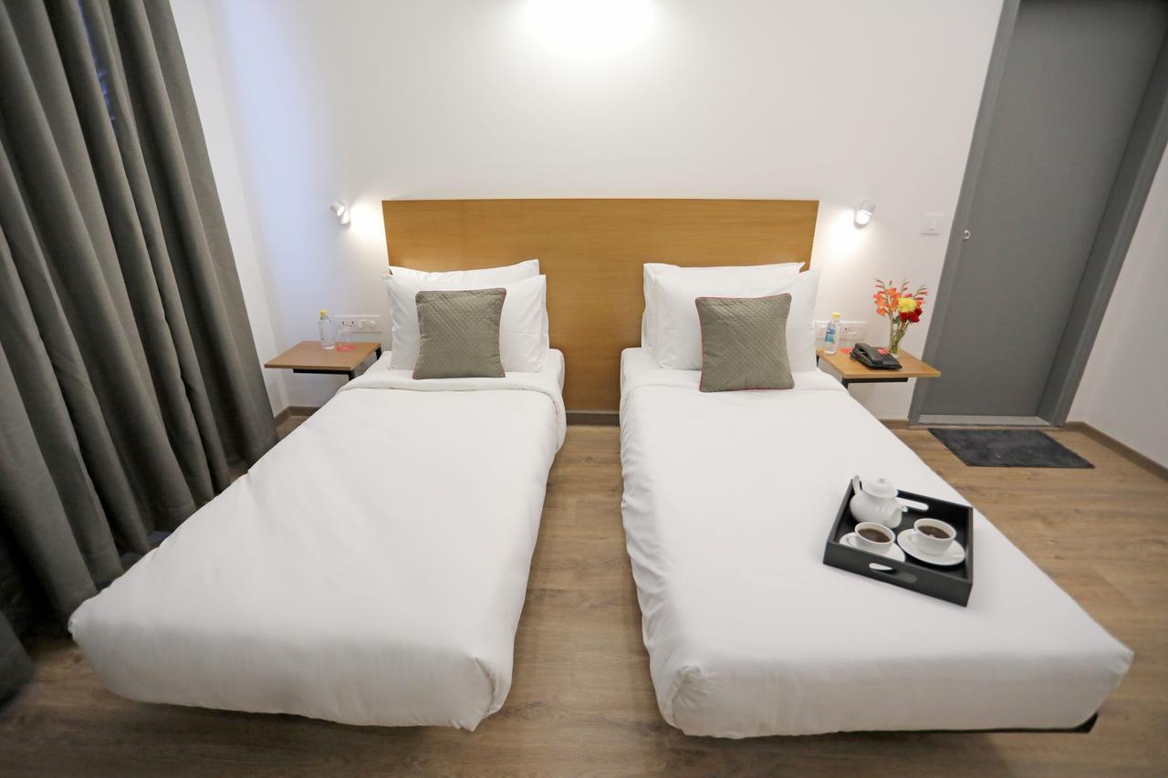 Oyo Townhouse 027 Sector 15 Gurgaon Hotel Bagian luar foto