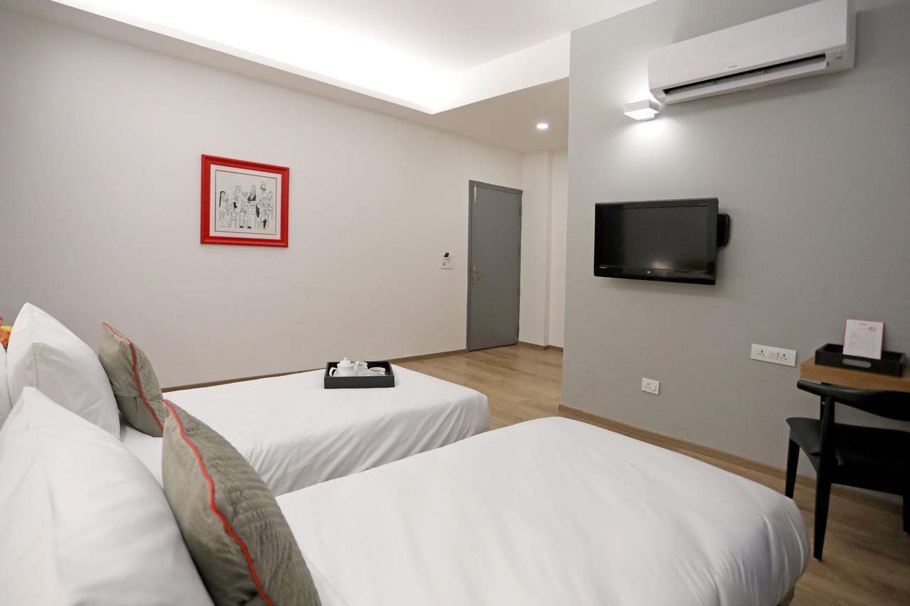 Oyo Townhouse 027 Sector 15 Gurgaon Hotel Bagian luar foto