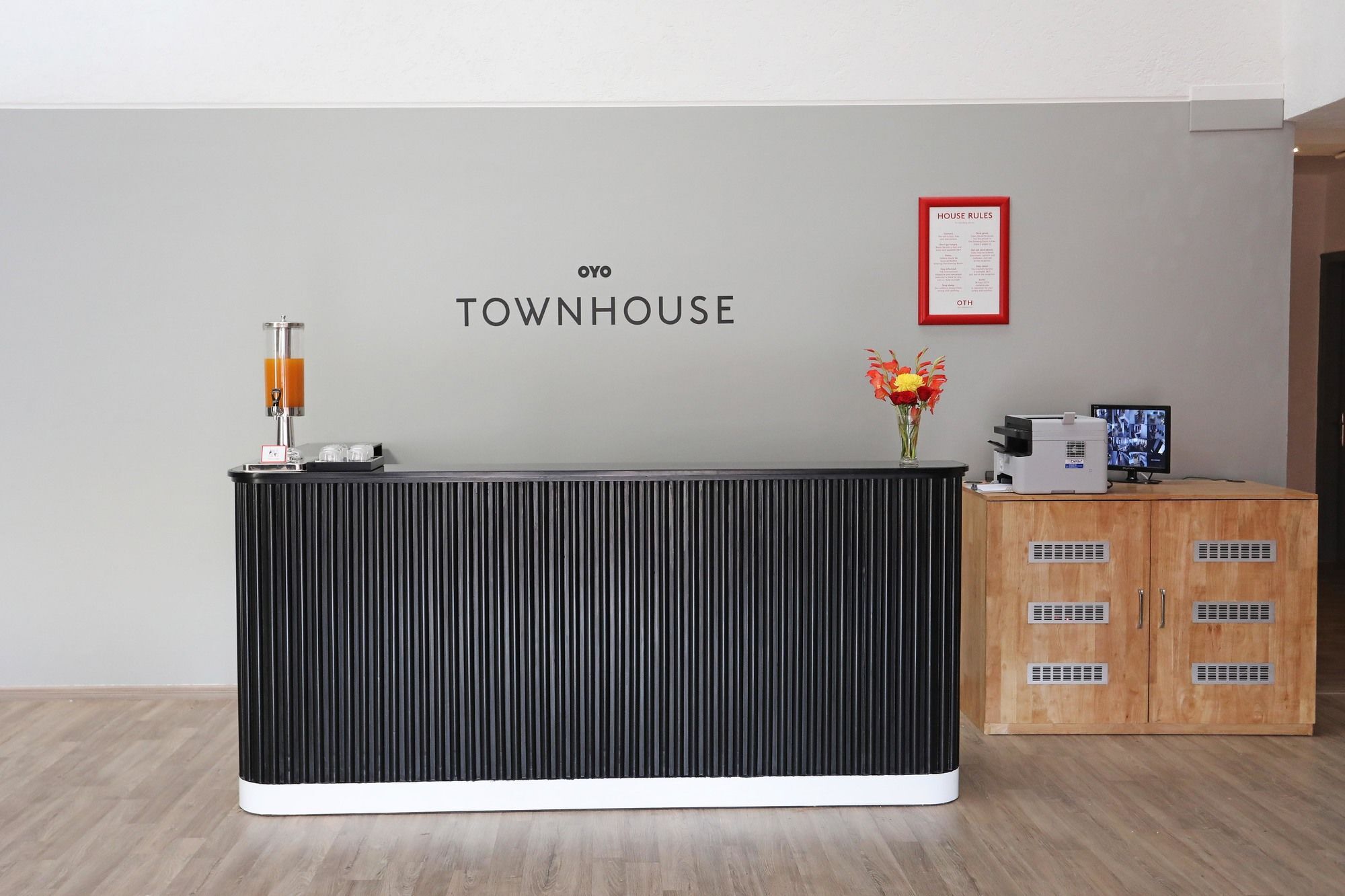 Oyo Townhouse 027 Sector 15 Gurgaon Hotel Bagian luar foto